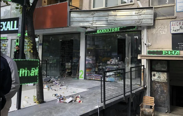Verbrennen Sie einen Drogenladen in Pristina (FOTO/VIDEO)