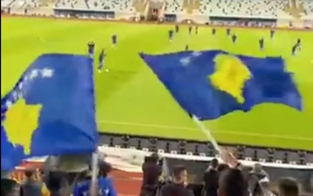 Wir wollen den Sieg: Ein Blick von der Atmosphäre in Fadil Vokrri BAR vor dem Kosovo Spiel - Spanien