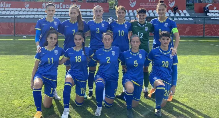 Kosovo U19 (Femrat) markiert den Sieg über die Türkei