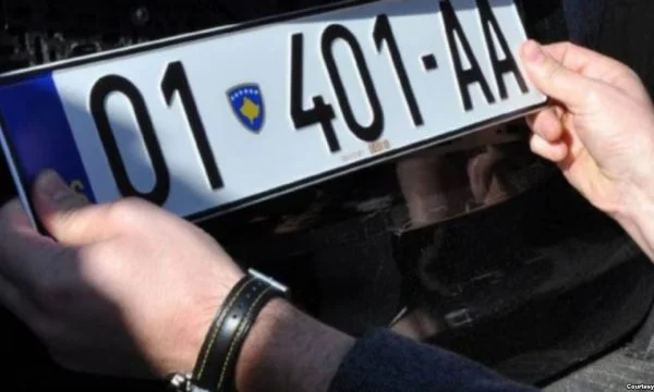 Prej 15 shtatorit paralajmërohet reciprociteti për targat e veturave me Serbinë
