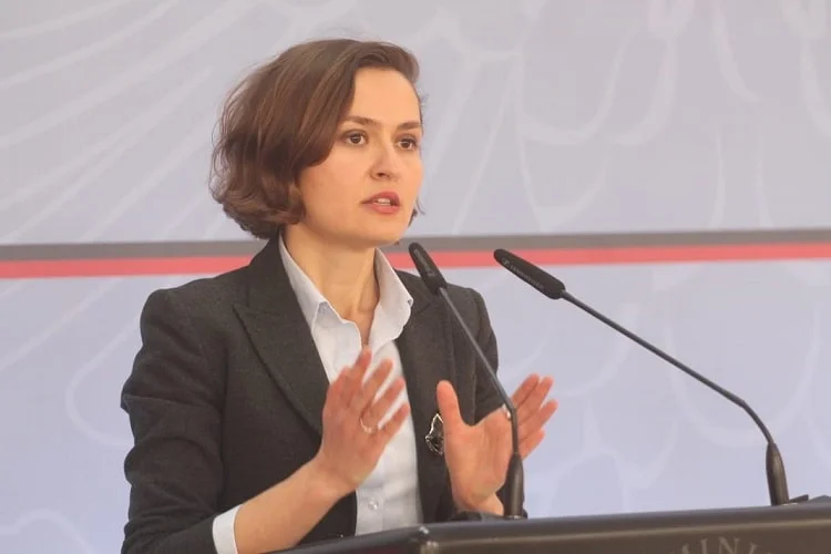 Shahini: Kurti e Osmani kur shkuan në Shqipëri duhej të ndaleshin te shihnin si menaxhohet vaksinimi