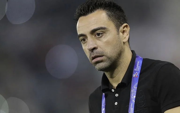 Xavi thumbon lojtarët anglezë, thotë se rriten vetëm nga mediet