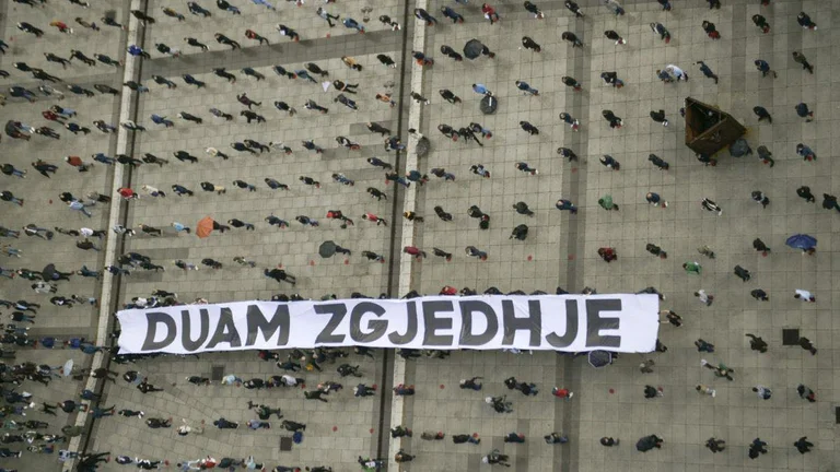 DUAM ZGJEDHJE: Kur VV me tenxhere, fertere, teste-protesta e tubime kërkonte zgjedhje