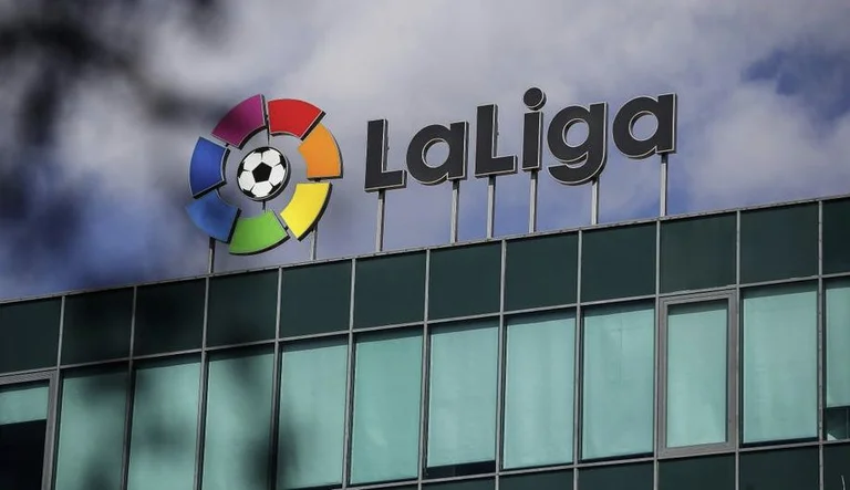 Zyrtare: Shtyhen ndeshjet Sevilla – Barcelona dhe Villarreal – Alaves