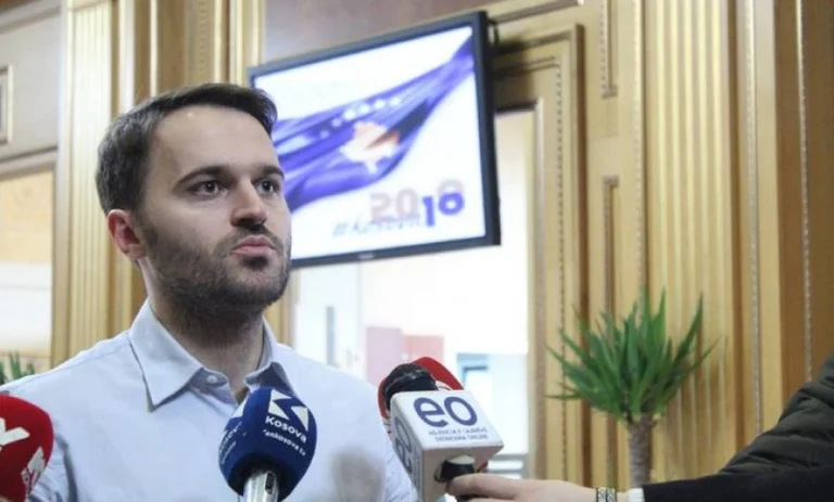 Frashër Krasniqi për Qeverinë Kurti: “Qeveri e gjyqit special kundër UÇK-së”