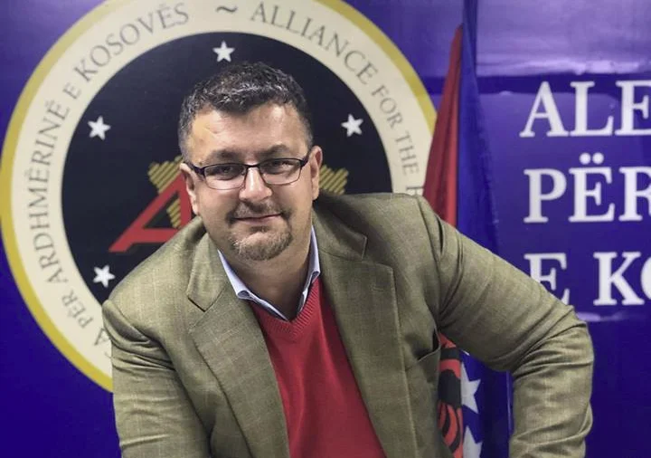 Azemi i AAK-së: Qeveria po mbrohet nga horrat dhe mercenarët
