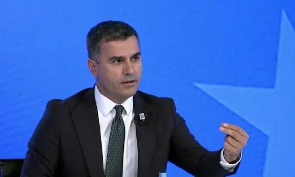 Tahiri: Arben Vitia s’ka shkuar në qytete t’iu thotë qytetarëve vaksinohuni