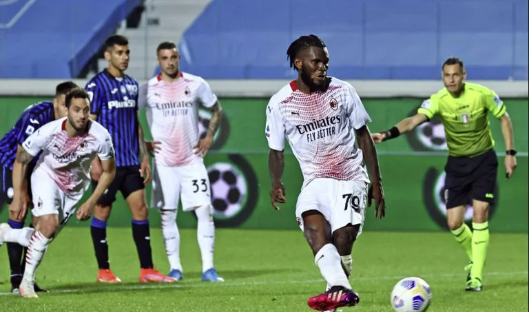 PSG kërcënues për Milanin, vihet pas Kessie