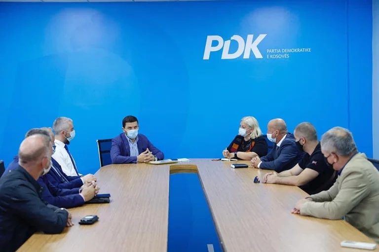 Krasniqi takohet me kandidatët e bashkuar në Iniciativën Qytetare “Mitrovica”