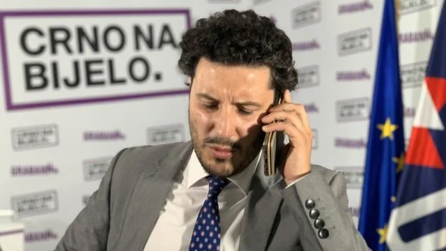Mediat malazeze: Dritan Abazoviqi e drejtoi aksionin e transportimit të mitropolitit serb me helikopter