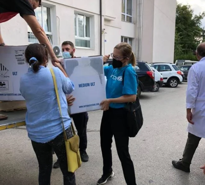503 mijë doza të vaksinës antiCOVID arrijnë në Kosovë, donacion nga Amerika