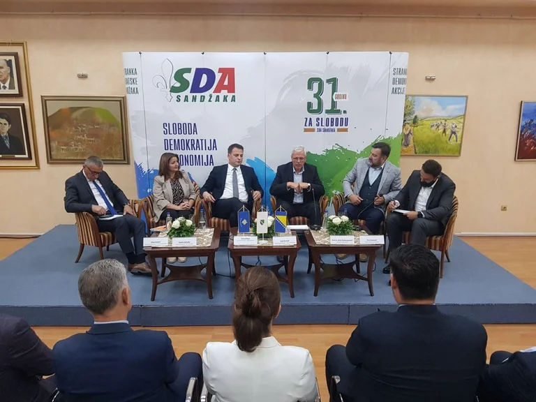 E tepron VV-ja: Pretendon se tre zyrtarë të saj i thanë tri fjali identike në Novi Sad