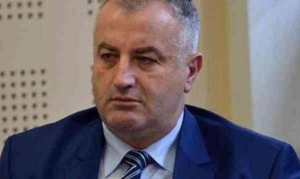 “Komandant i Dukagjinit”, Rrustem Berisha i përgjigjet Gazmend Muhaxherit