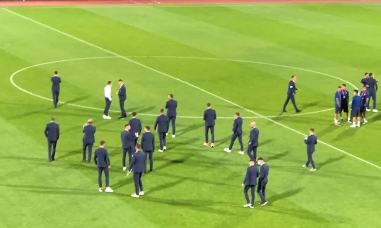 ‘Djemtë e Vokrrit’ arrijnë në stadium – gati për Greqinë