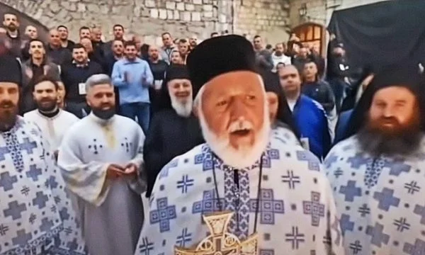 Kush ishte Amfilohije, për të cilin priftërinjtë serbë kënduan “Kur ushtria të kthehet në Kosovë”
