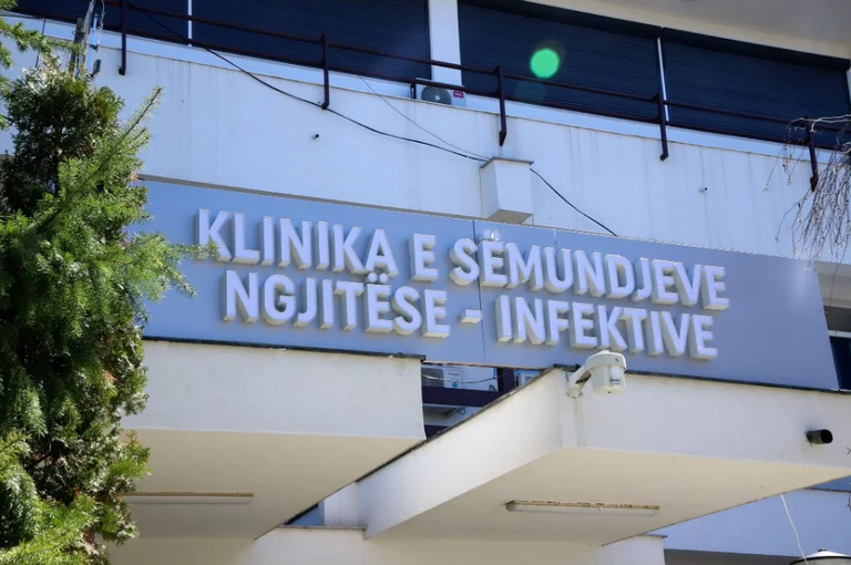 Helmohen disa qytetarë në Trudë të Prishtinës, shkak dyshohet ushqimi në një të pame