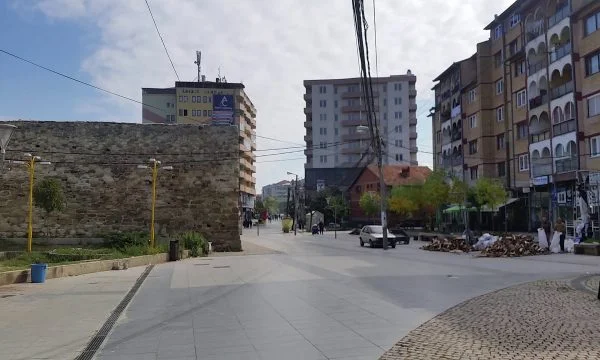 Ushtroi dhunë ndaj gruas dhe fëmijëve, policia ia gjen burrit nga Vushtrria armën me 21 fishekë- lirohet me urdhër të prokurorit