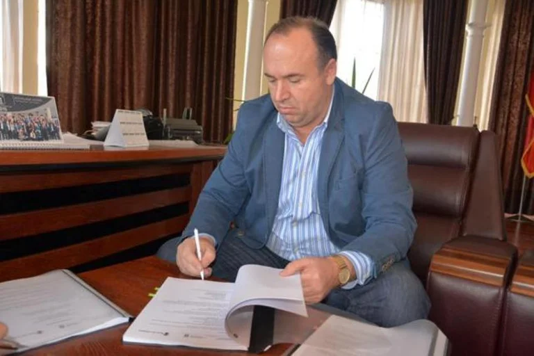 Ja kush do ta zëvendësojë Sokol Bashotën për të parin e Klinës nga PDK