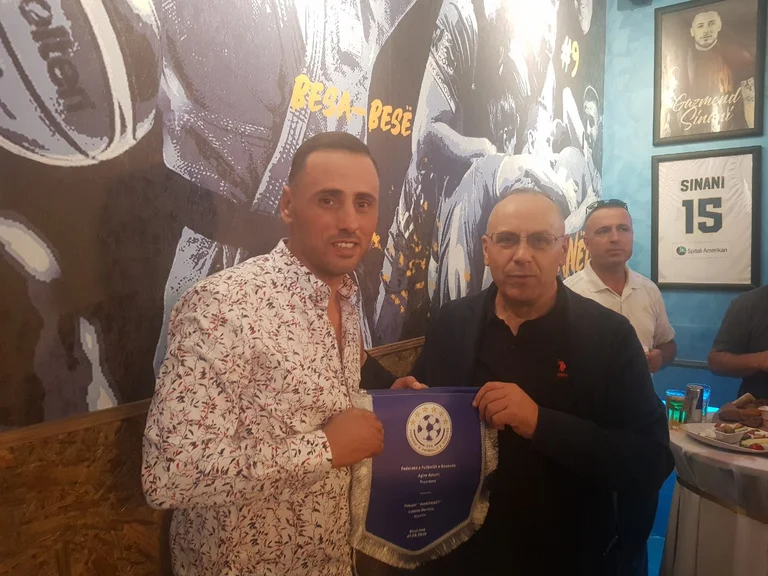 Tifozët ‘zyrtarë’ të Kosovës: Kush janë “Dardanët” dhe pse ata mund t’i shikojnë ndeshjet e ju jo?