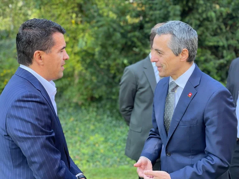 Afaristi i njohur, Esat Lika, takohet me kryediplomatin e Zvicrës