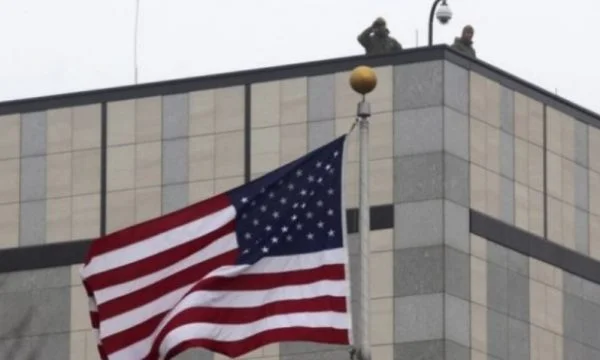 Ambasada e SHBA-së: Të pavaksinuarit kanë 17 herë më shumë gjasa të shtrohen në spital për shkak të COVID-19