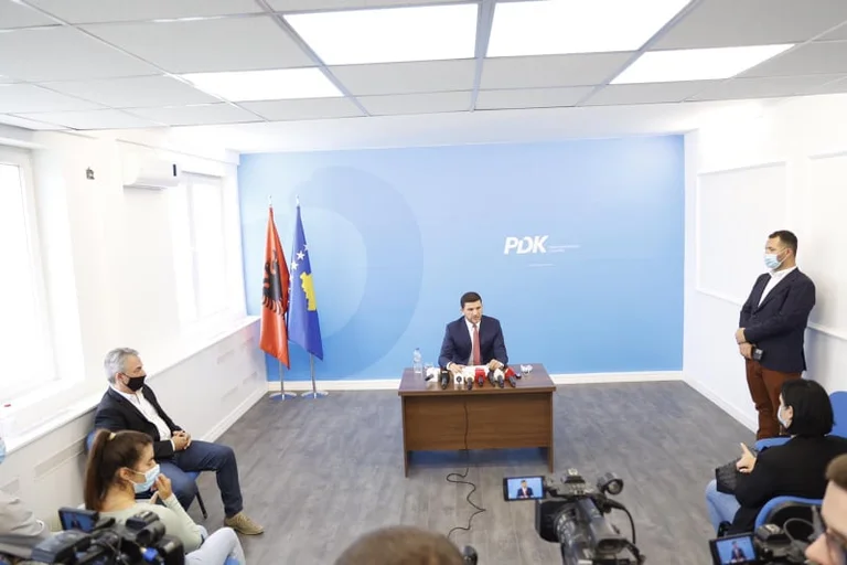 Krasniqi: Qeveria Kurti injoroi paralajmërimet e OBSH-së për përhapjen e variantit Delta
