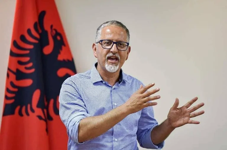 Mediumi shqiptar i përmend Arben Vitisë një skandal seksual, thotë se u kap nga “mafia e barnave”