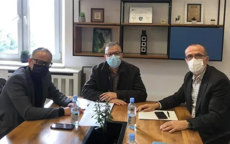 Bekim Haxhiu: MSH nuk i shfrytëzoi kontaktet që ia dhash për vaksina, as email nuk kanë dërgu