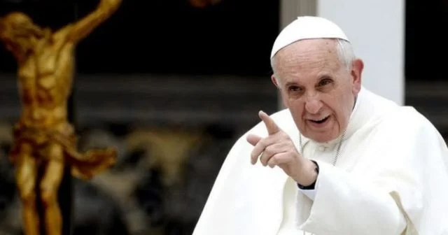 Papa Françesku përmend Kosovën kur pyetet për kërkesën e Katalunisë për pavarësi