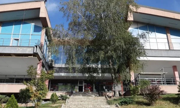 Vdes në moshë të re, punëtorja e Mensës së Studentëve