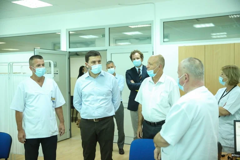 Krasniqi në Kaçanik: Në këtë gjendje tragjike mungojnë vaksinat, të rishikohet Ligji për Buxhetin