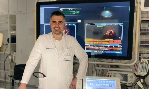 Cuculi: 80 për qind e pacientëve me Covid në Zvicër janë shqiptarë