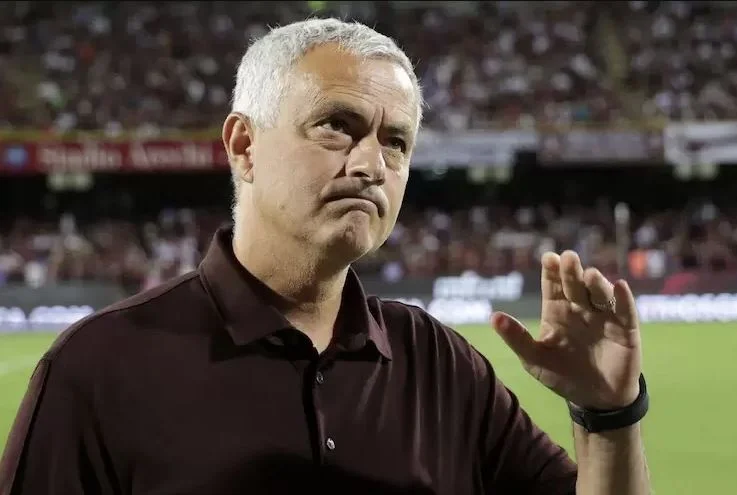 E mundi 4-0, Mourinho telefonon kolegun: Të shkuara gruas