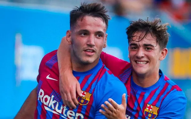 Rey Manaj rikthehet në Serie A, Barca arrin akordin me Spezian për sulmuesin kuqezi
