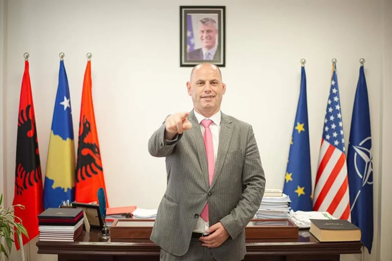 Lladrovci i bie ‘pishman’, nuk i shkon në takim Albin Kurtit