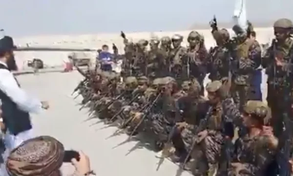 Pamje: “Tekbir – Allahu Ekber”, zyrtari taliban kërkon butësi e dashuri ndaj afganëve