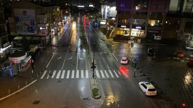 Hyn në fuqi ora policore