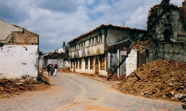 Nëse keni fakte për krimet e luftës në Kosovë dërgoni në këtë e-mail