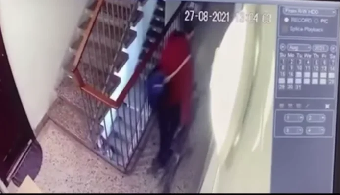 Prishtinasit ia vjedhin biçikletën te dera e banesës, e publikon videon