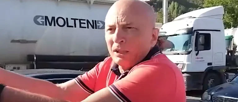 Il Kosovo stringe le misure, i cittadini albanesi: blocchiamo le dogane di Morina, o non arriveranno con (VIDEO)