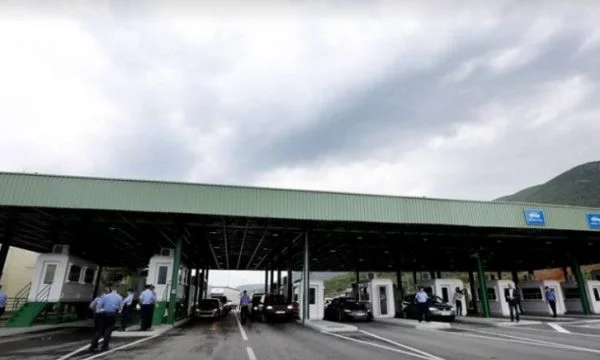 Kosovo endurece las medidas, devuelve a decenas de albaneses sin explotar, sin pruebas