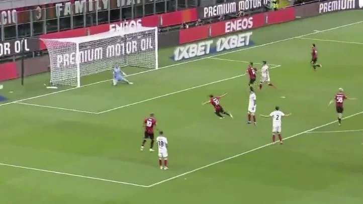 Aussi marqué trois buts rapides dans le match de Milan àgliari, Rossoner avec deux buts devant.
