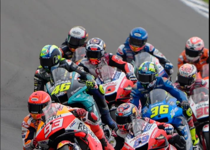 La devise du GP : Quatararo triomphant dans la course britannique, quitte Rins et Espargaro