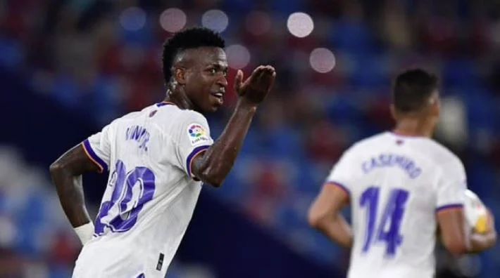 Formations officielles: Beatis í Real Madrid