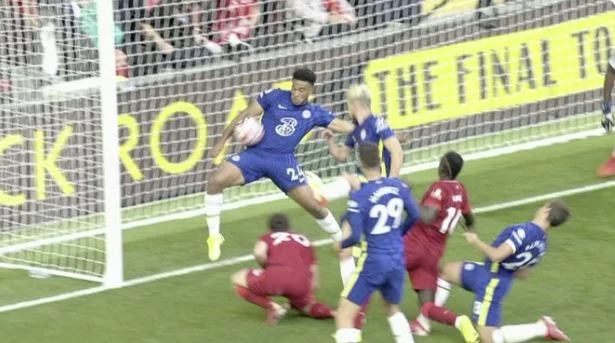 Jacques est puni de marques rouges de pool de la peine et équivaut contre Chelsea