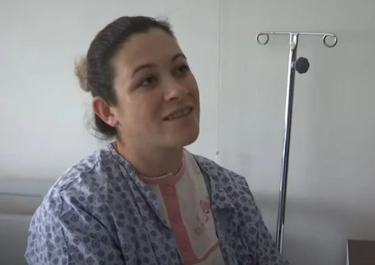 Habla la mujer que dio a luz a su bebé unos seis kilos y medio [6 kg] en KKUK (Vídeo)