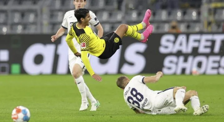Dortmund gana contra Hoffmannheim en el trailer de última hora, Hawaii lleva la ropa del héroe.