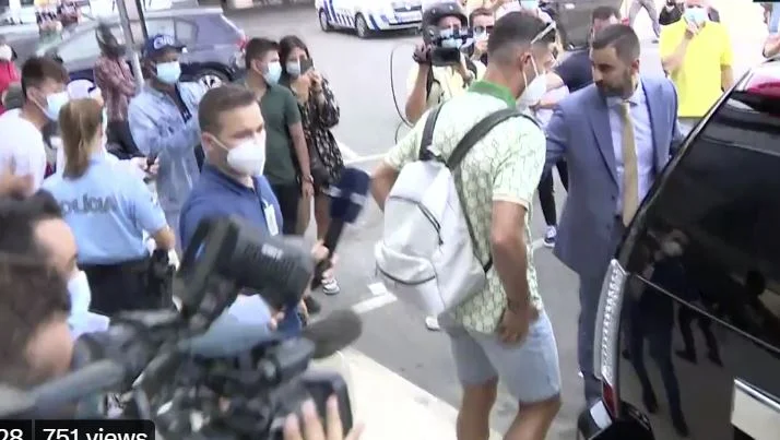 Ronaldo aterriza en Lisboa, habla de su futuro