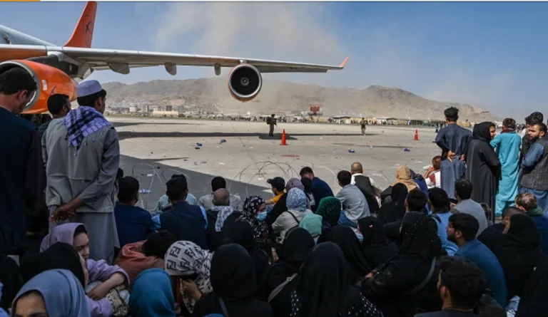 Plus de 100 000 personnes ont été évacuées d'Afghanistan