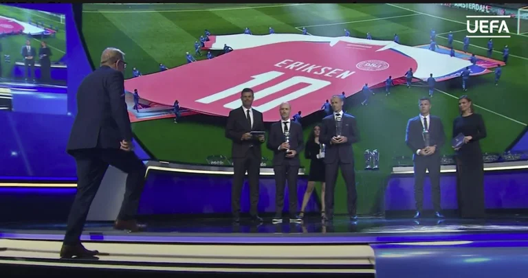 Los héroes que salvaron la vida de Eriksen reciben el premio de U EFA